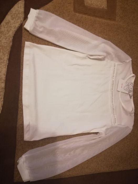 Bluza noua cu eticheta vârstă 9 ani, maneci din voal