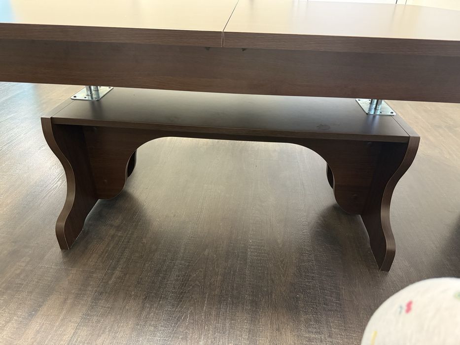 Продава се масивна разтегателна маса с регулируема височина!