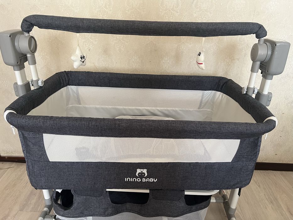 Продам кроватку с маятником