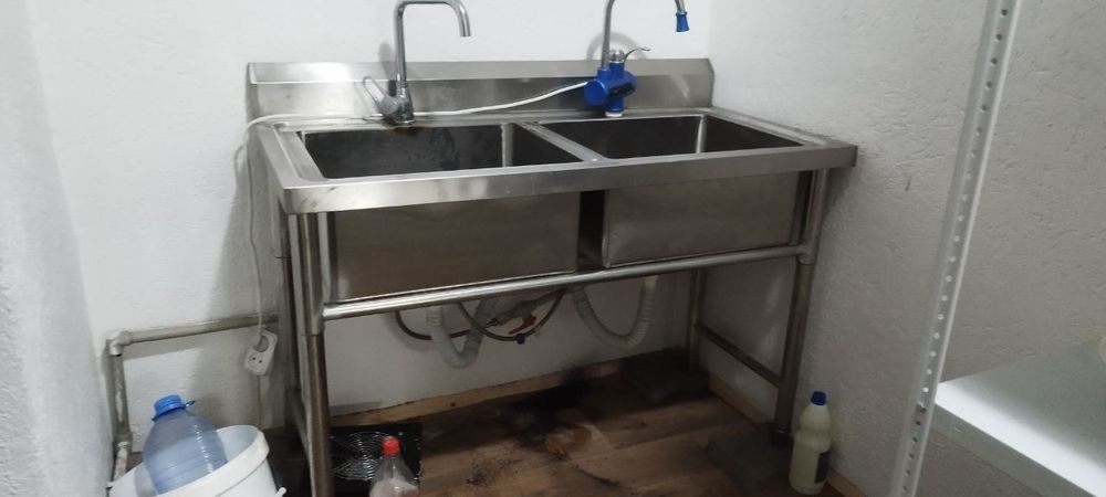 Умывальник из нержавеющей стали