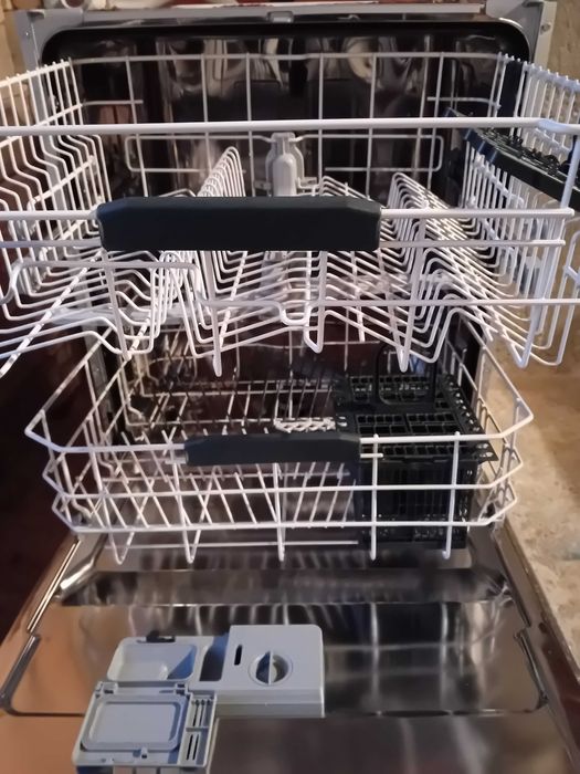 Съдомиялна аристон за пълно вграждане