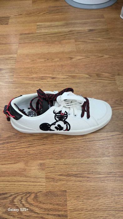 Новые кроссовки Desigual