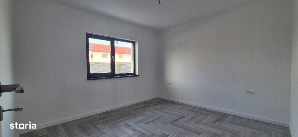 Case Noi Clinceni: 4 Camere, Încălzire Pardoseală, Tâmplărie Tripan,