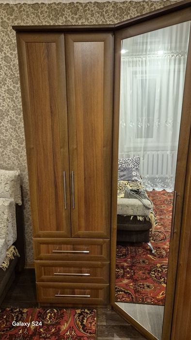 Продам шкаф угловой