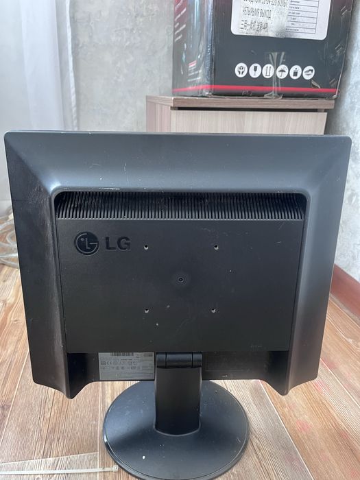 Монитор хороший красивый работает