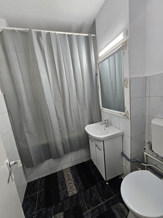 Închiriez apartament 2 camere zona Crâng "în spate la  supermarket ul Penny"