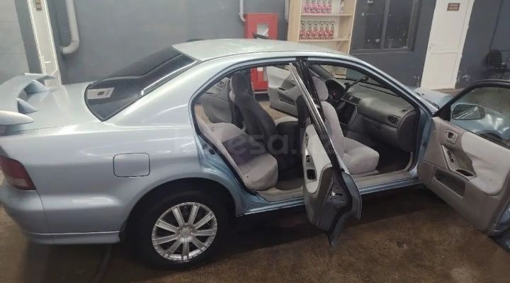 Митсубичи галант