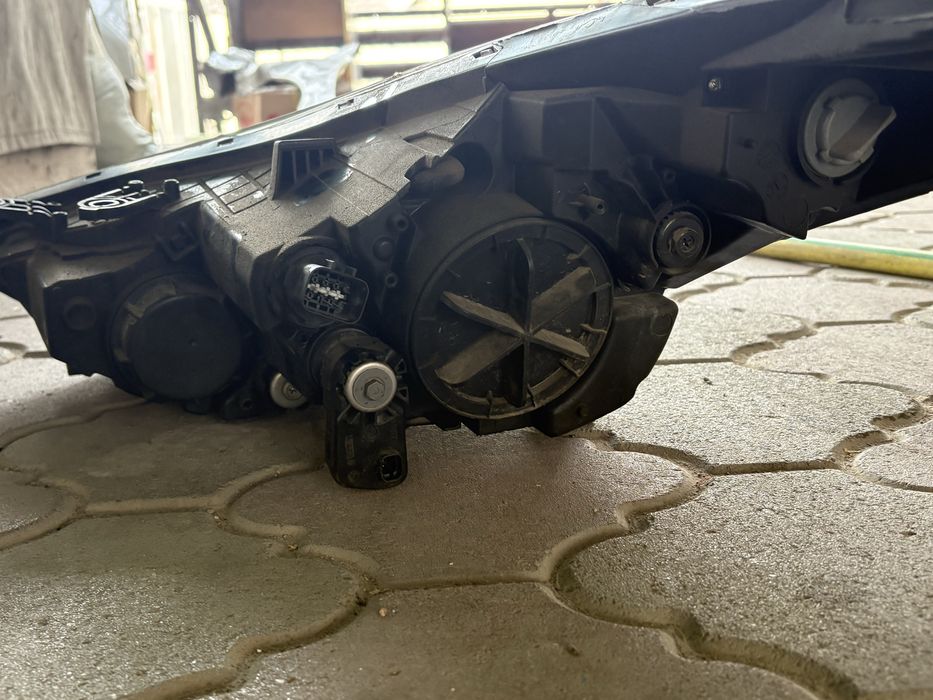 фара на Hyundai Elantra 2012г