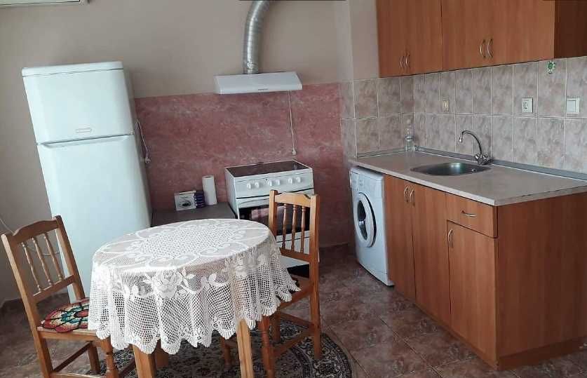 Дава се под наем Двустаен апартамент в Бургас, Възраждане - 67 кв.м за 102 € - Снимка #2