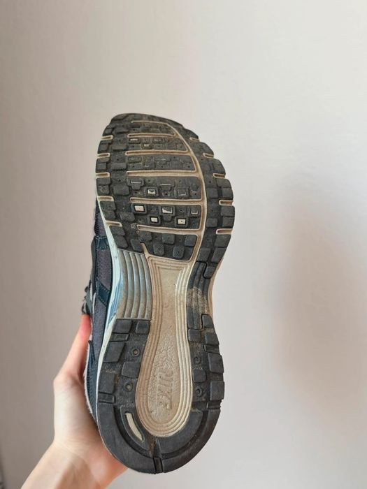 Adidasi Nike P600