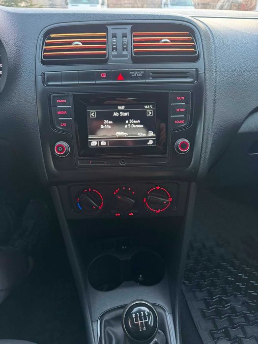 VOLKSWAGEN Polo 2016 — imagine 4