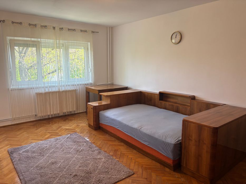 De inchiriat apartament cu 2 camere decomandat et.1 cu centrala proprie zona Aradului!!