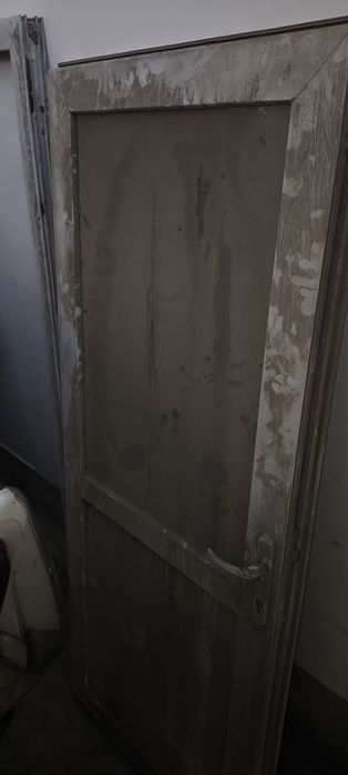 Двер пластиковы. Со окном