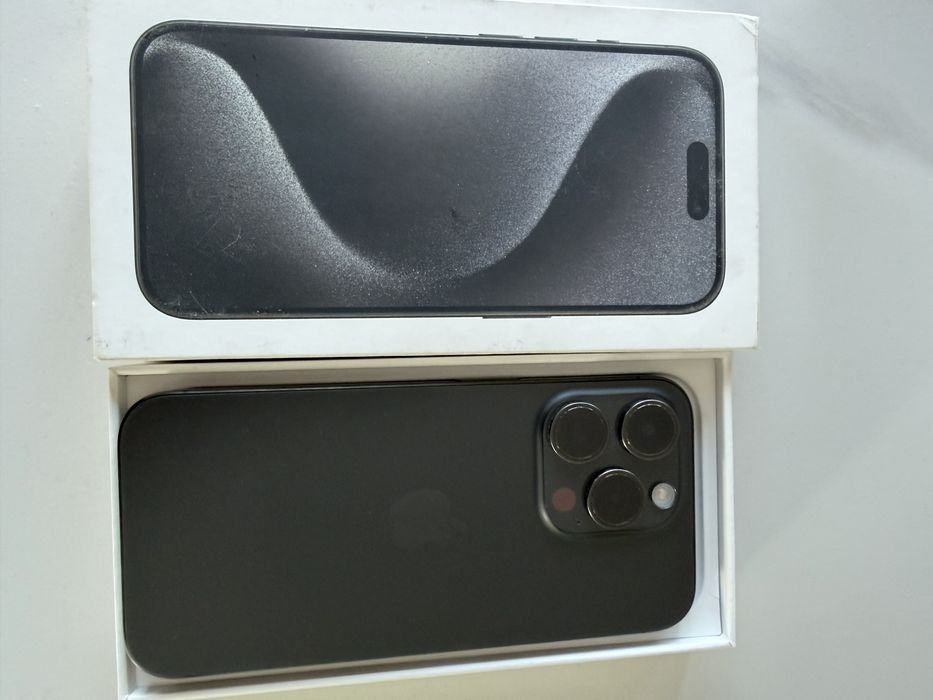 Iphone 15 pro ca nou cumparat de la Altex