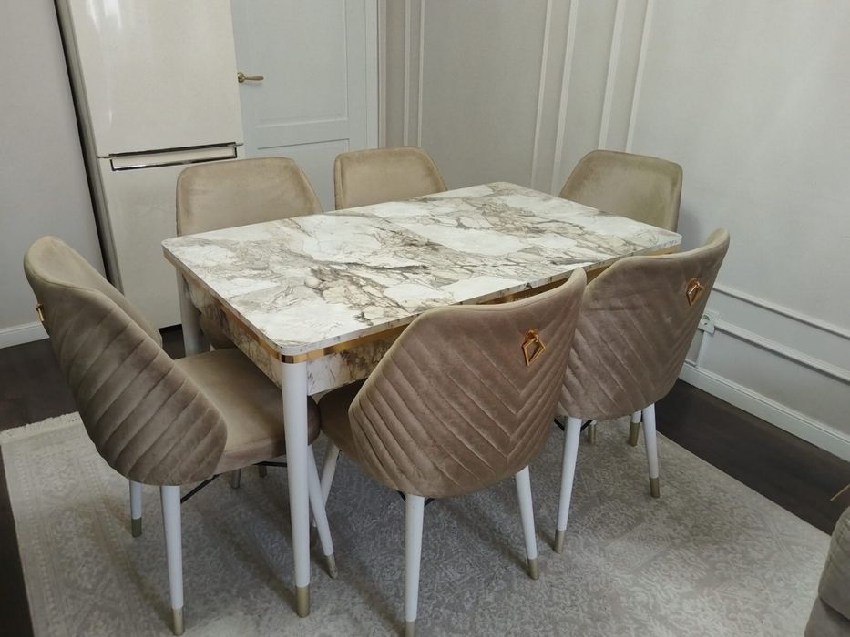 Продам Кухонный стол со стульями