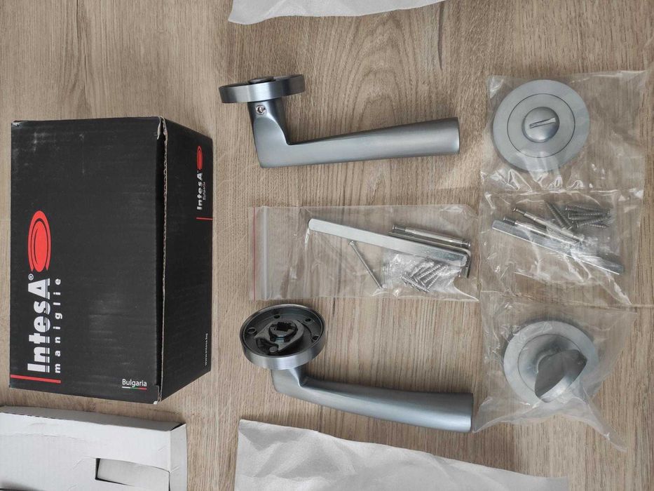 Дръжки за врати Intesa WC