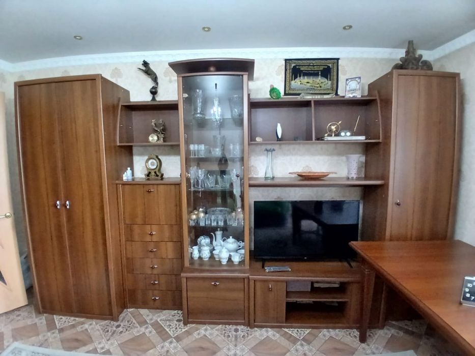 Мебель стенка - горка  , прихожая