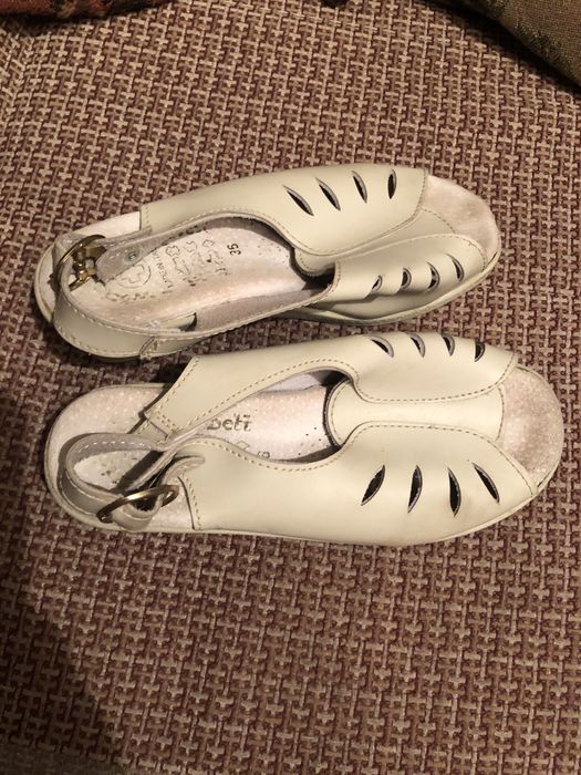 Продаю обувь женскую