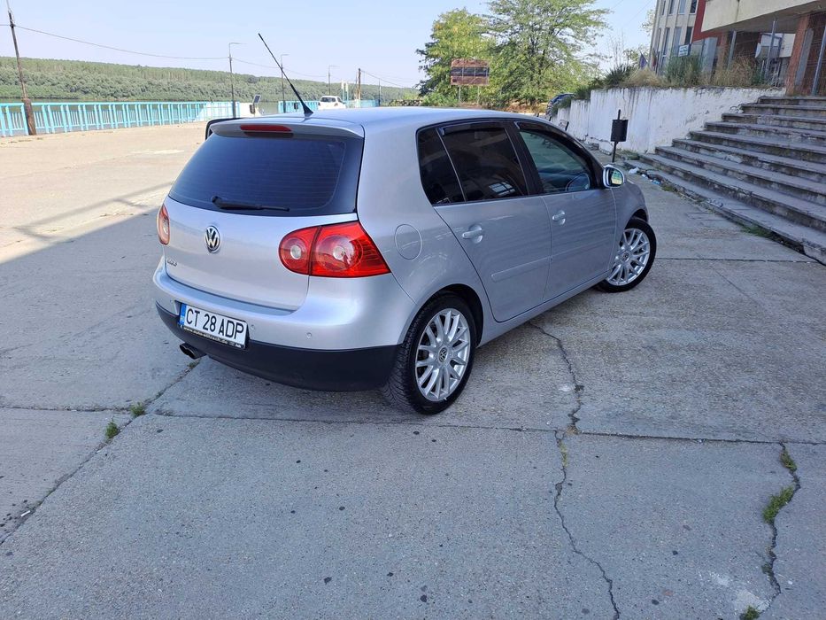 WV golf 5.  2.0 tdi