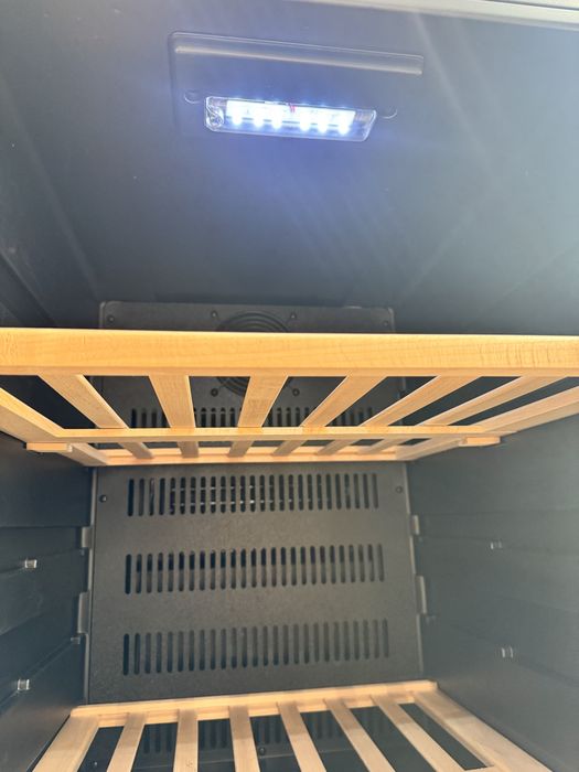 Frigider vinuri la Sommeliere SLS90DZ