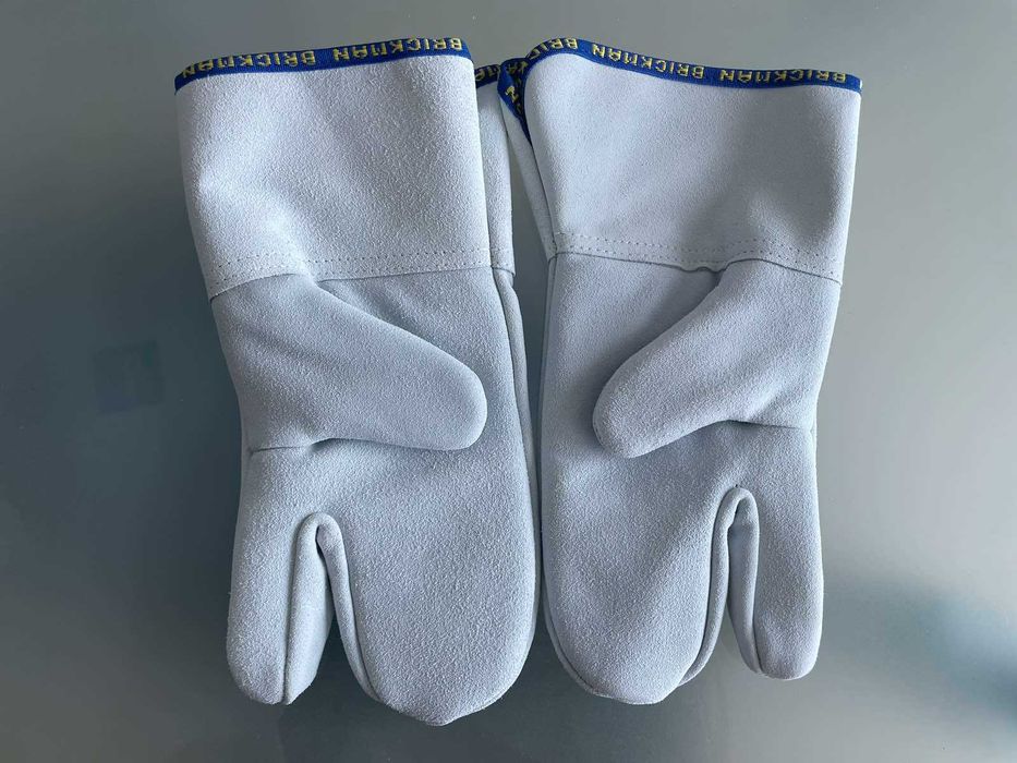 Термозащитни ръкавици за пекарни с надпис MIWE