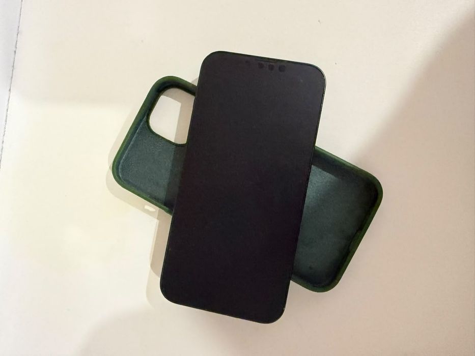 Телефон iPhone 13