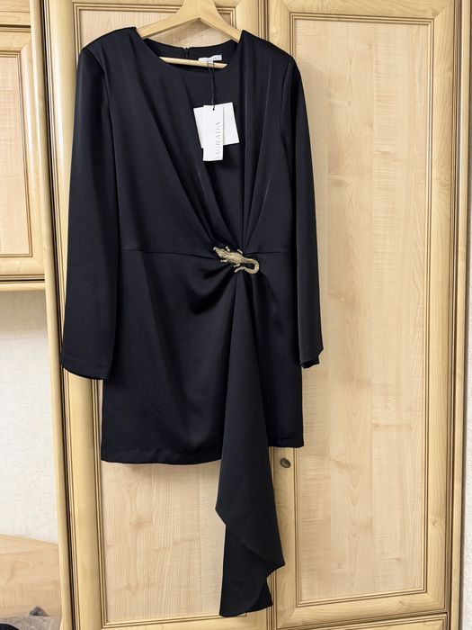 Пролам новое платье.