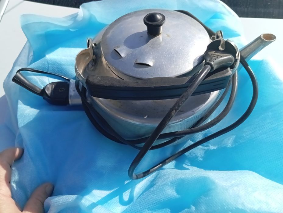 Продам электрочайник советский -6500