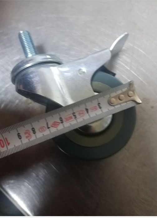 Roti pivotante cu piedica