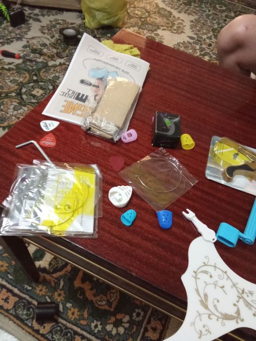 Продам гитару(новая)