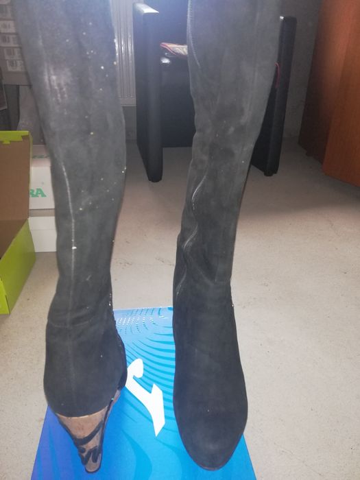 Încălțăminte purtata foarte putin