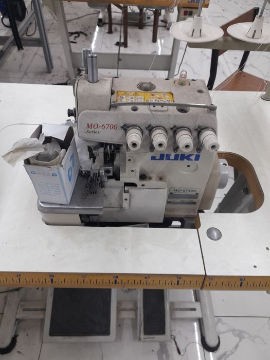 Швейная машина  Аверлок