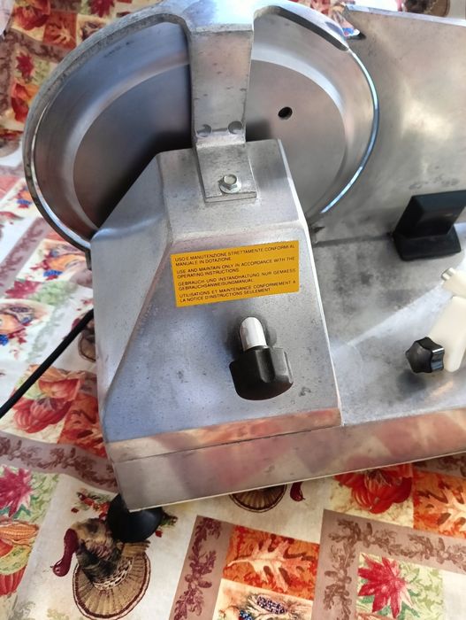 Продоется слайсер б/у..