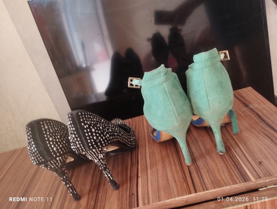 Продам туфли со стразами и открытые летние