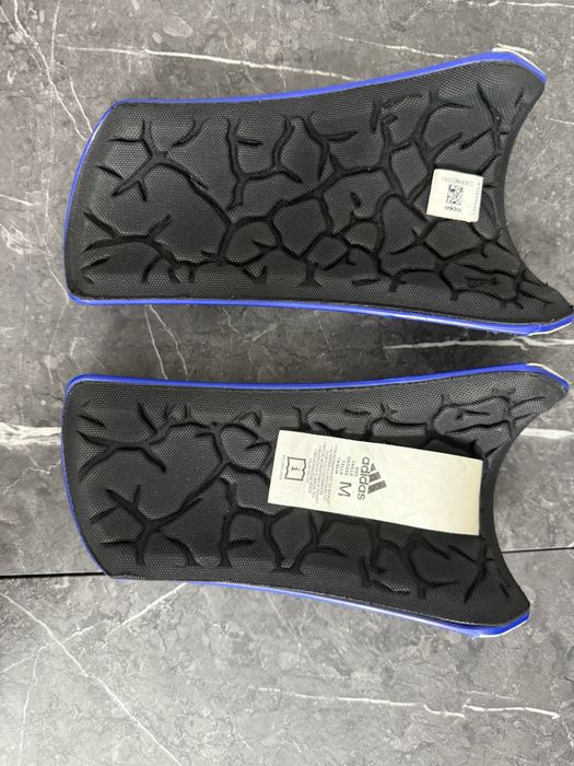 Щитки футбольные