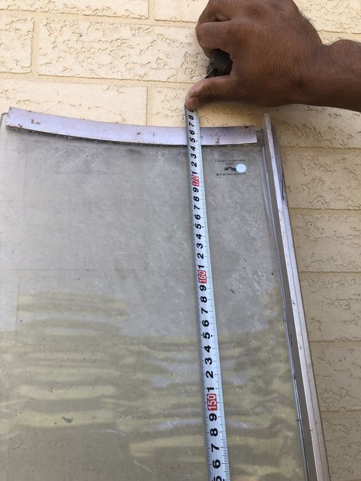 Dushavoy kabinka oynasi sotiladi