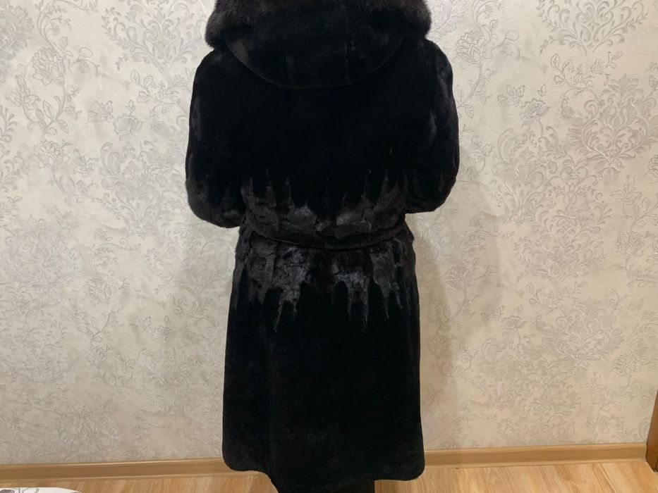 Продам женскую шубу