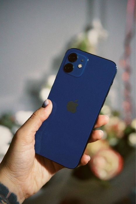Продам Iphone 12