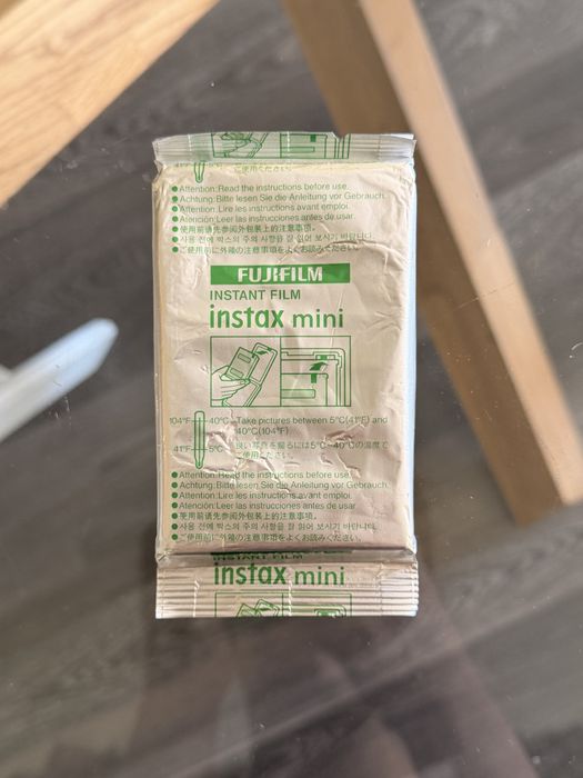 Един пакет Фотохартия Fujiflm Instax Mini