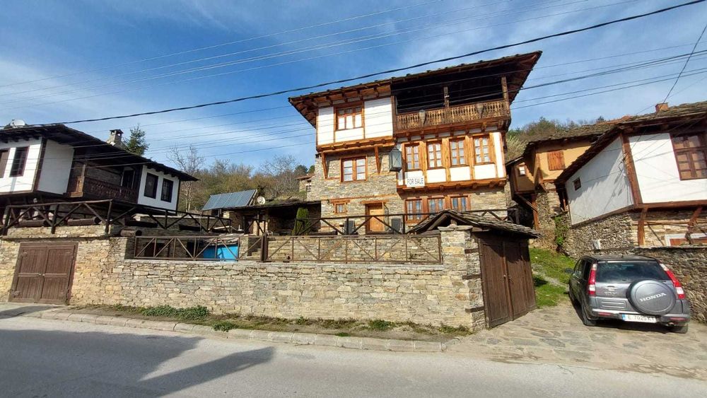 Продава се КЪЩА в с.Лещен