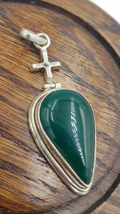 Superb pandantiv vintage din argint si agat verde