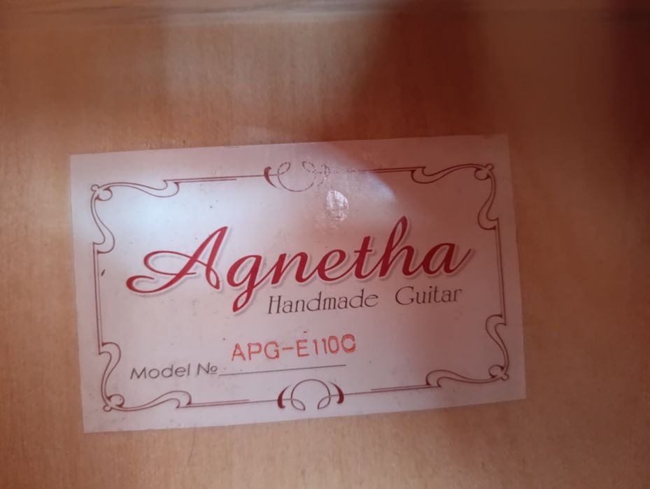 Продам Гитару марка Agnetha
