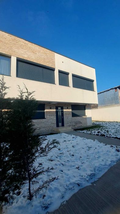 LA CHEIE - Casa noua P + E, 90mp , zona centrala, mobilata + utilata