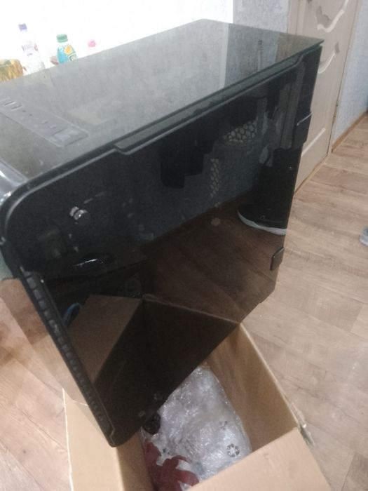 Продам кейс . Thermaltake View 32 TG RGB