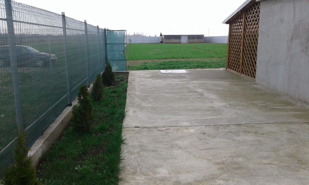 Teren de Vanzare Plus Cladire