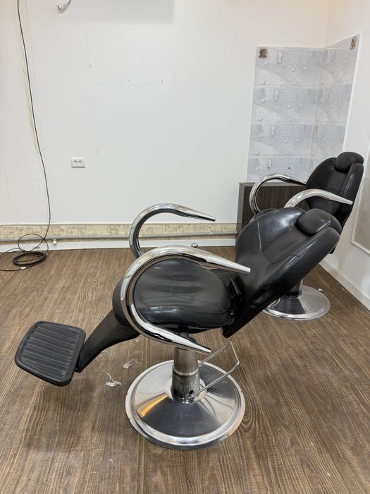 Продаются 2 парикмахерских кресла