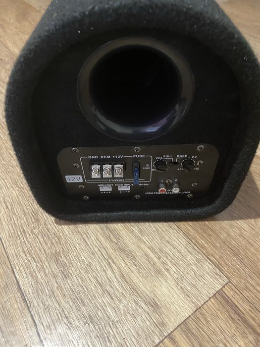 Продам саббуфер новый