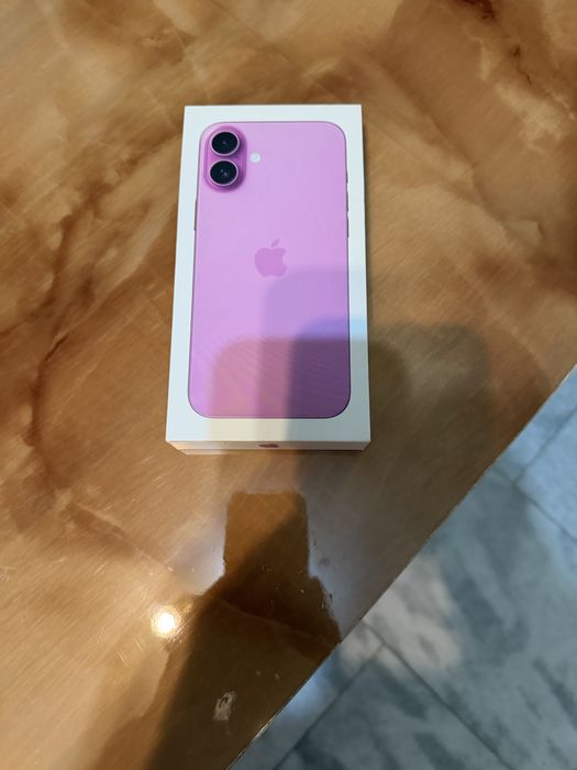 Iphone 16 plus с гаранция