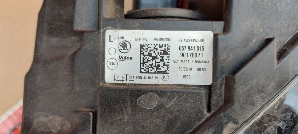 Far stanga dreapta skoda scala impecabile fără defect capota