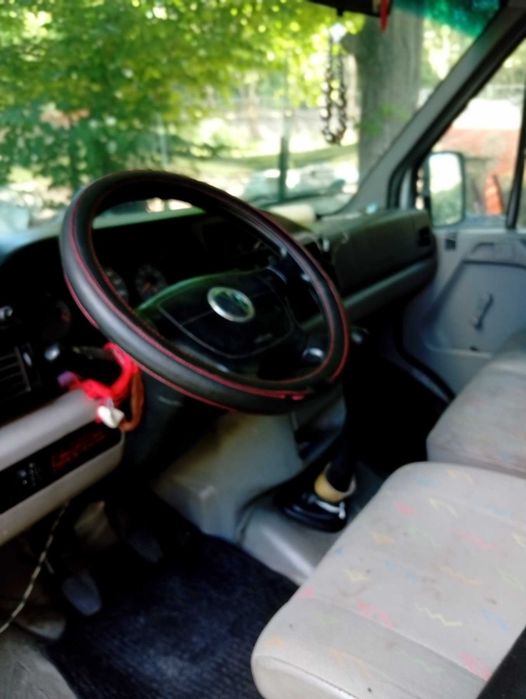 Продавам Бус VW LT